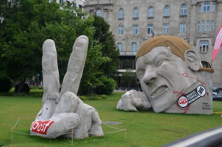 Face hand fingers