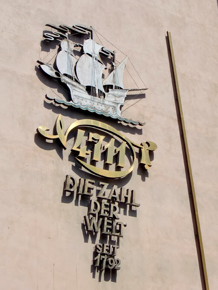 Sailing boat 4711 facade