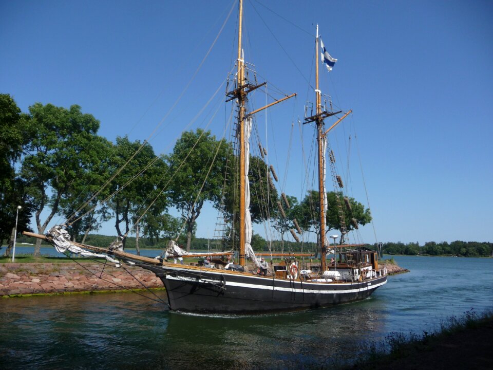 Sailing boat old rigs strings