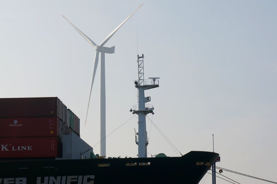 Wind energy container pinwheel