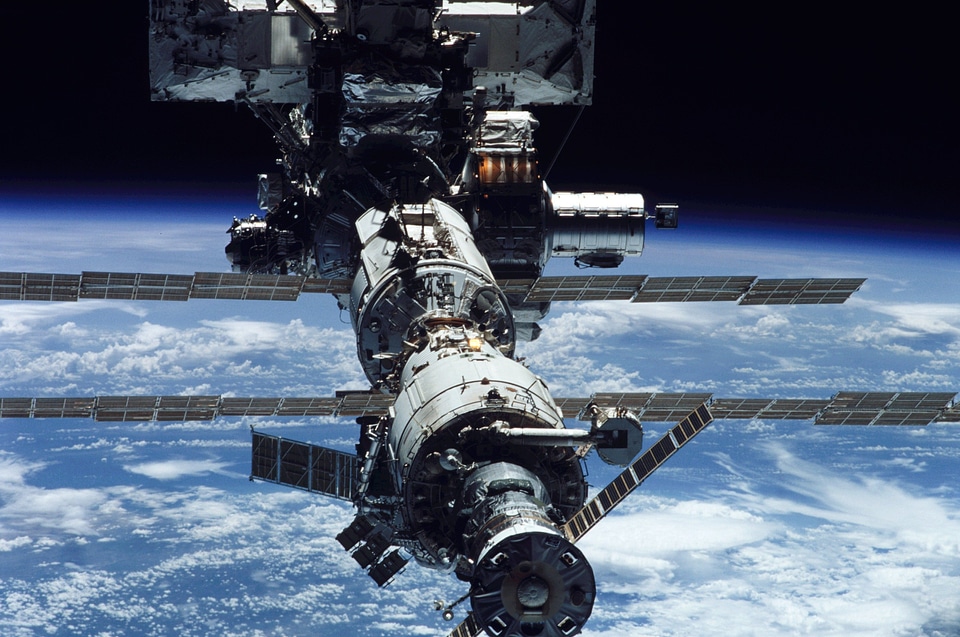 Dock space shuttle technology