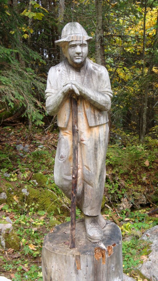 Sculpture arts crafts wood