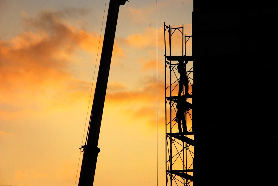 Silhouette large f construction