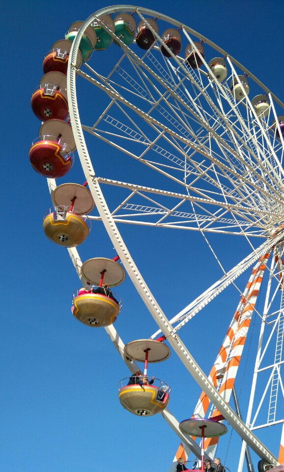 Ferris wheel height folk festival