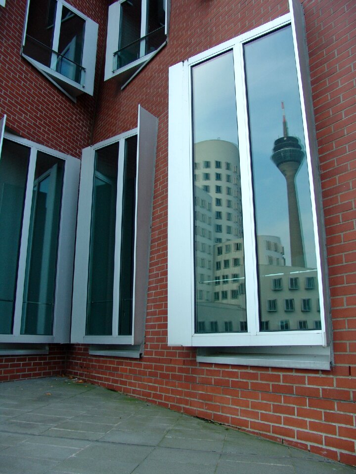 Mirroring glass glass window