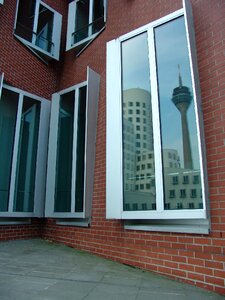 Mirroring glass glass window
