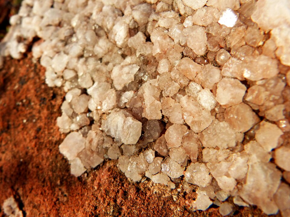 Red sandstone quartz scale