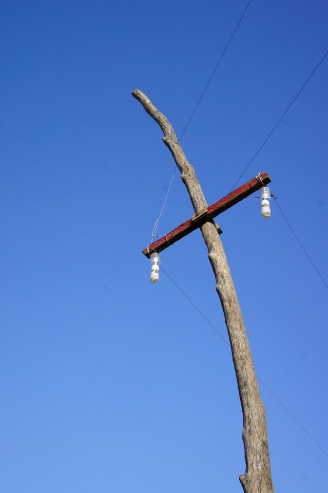Mast power line high voltage