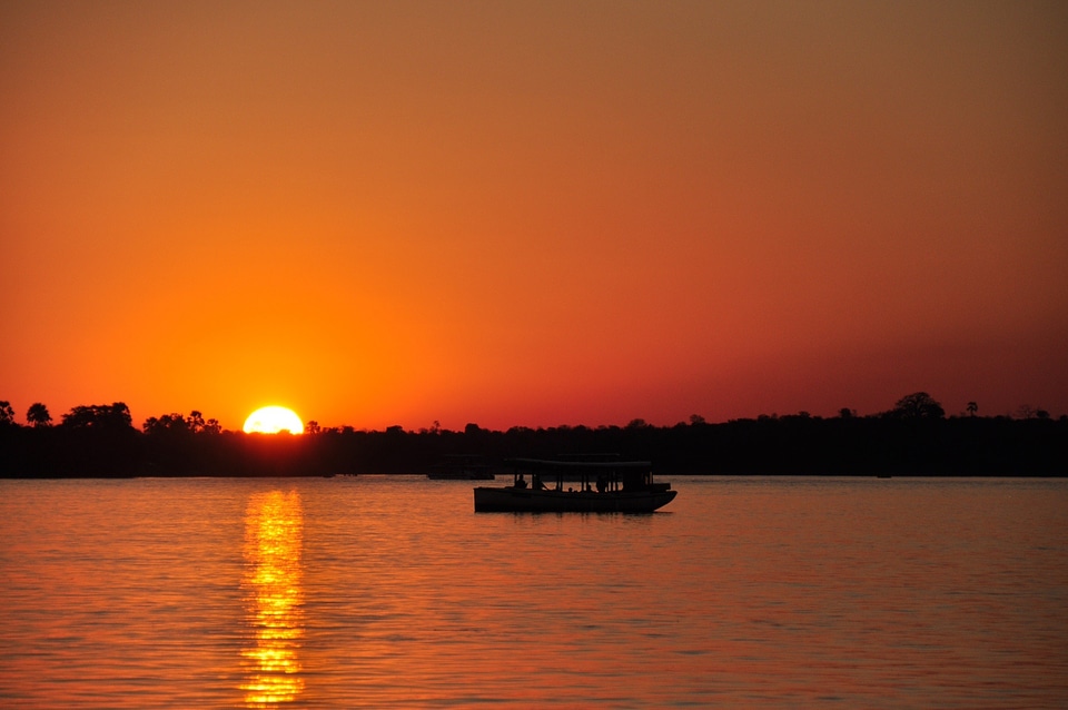 Boat zambezi romance