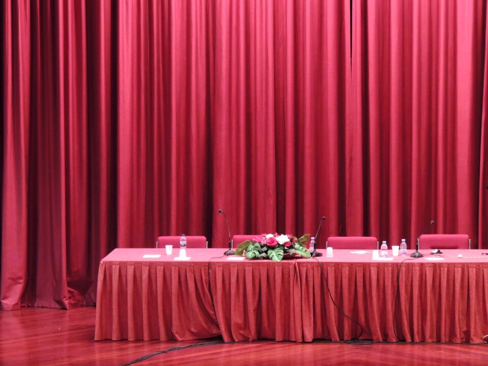 Alone ground presentation