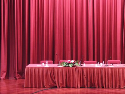 Alone ground presentation