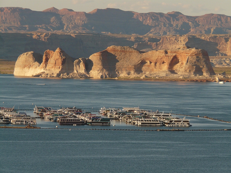 Boat lake powell reservoir