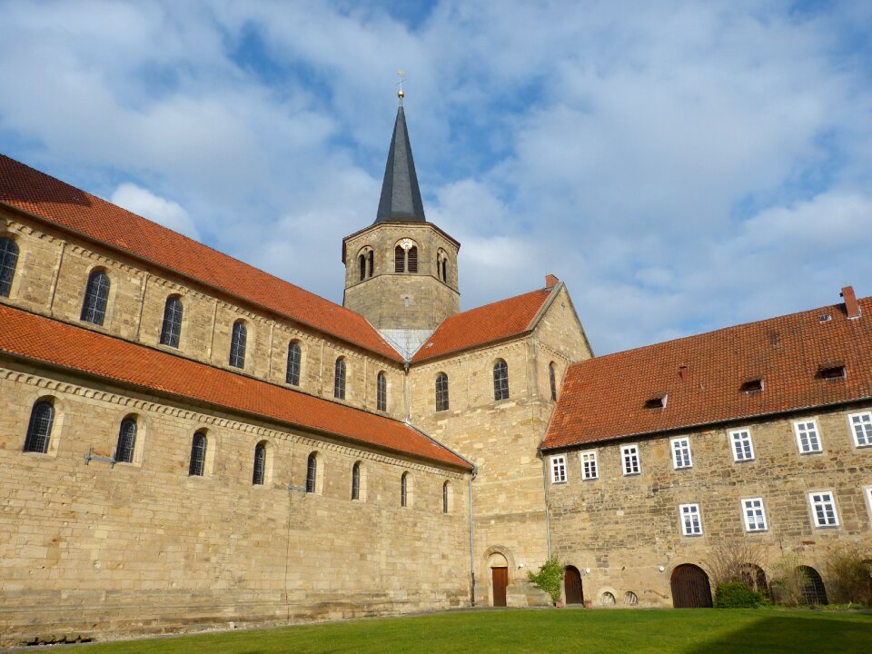 Historically facade building