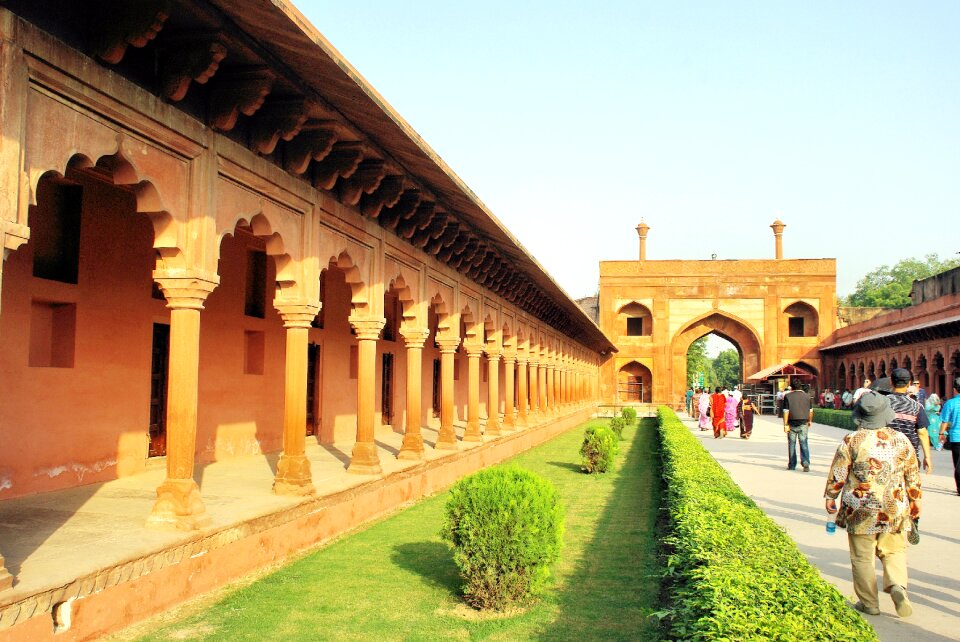 Allee colonnade taj mahal