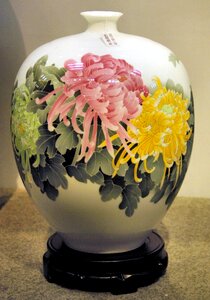 Embellishment pot urn photo