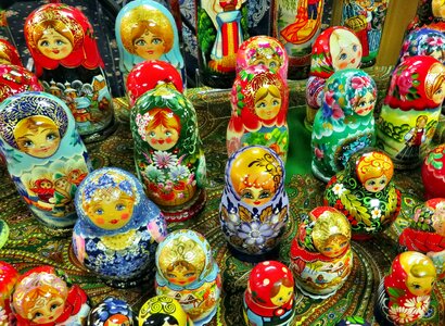 Color trinkets moscow