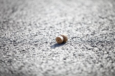 Champagne plug asphalt