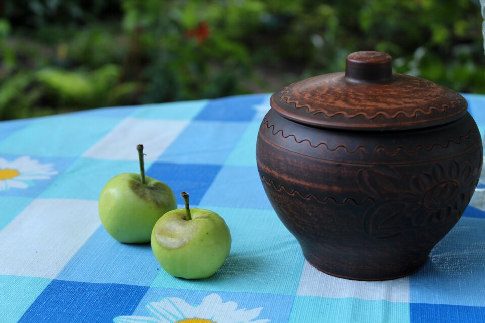 Pot apple still life