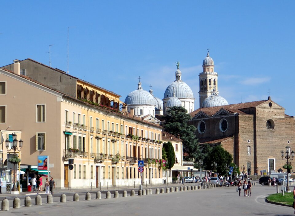 Basilica place saint antoine
