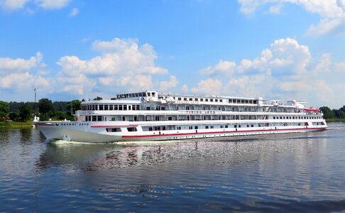 Cruise river river cruise