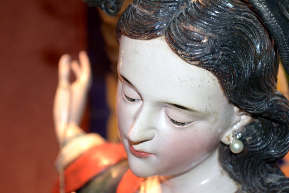 Statue figure face