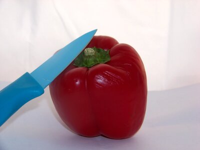 Knife red vegetables