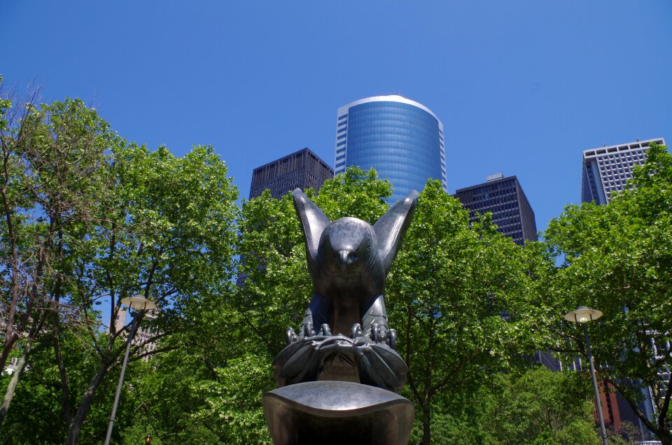 America the statue of buildings