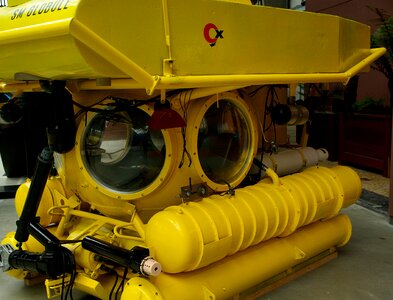 Submarine exploration diving