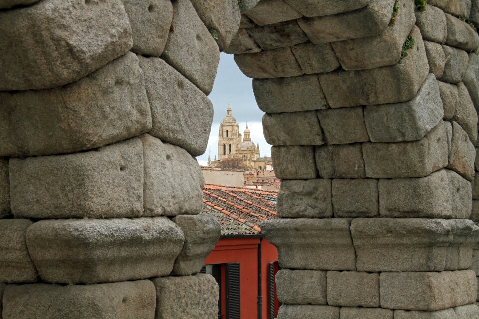 Aqueduct roman arch