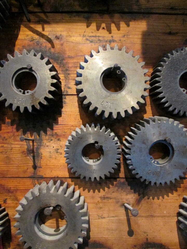 Gear transmission wheels