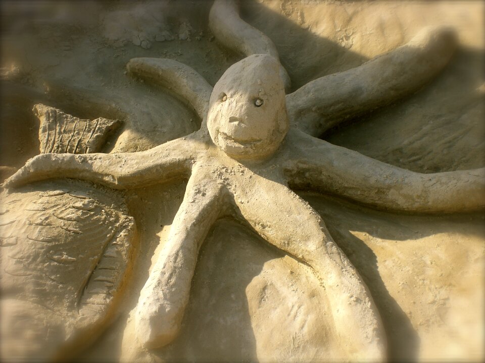Sand octopus sand figure