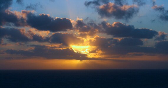 Seascape sun bright
