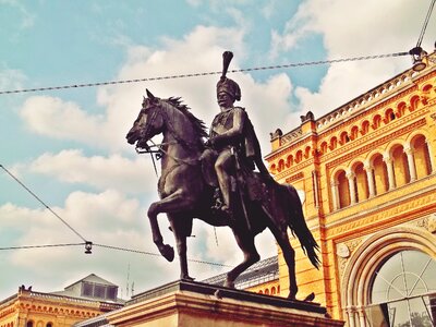 Statue architecture building photo