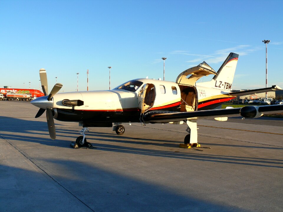 Runabout private jet airport