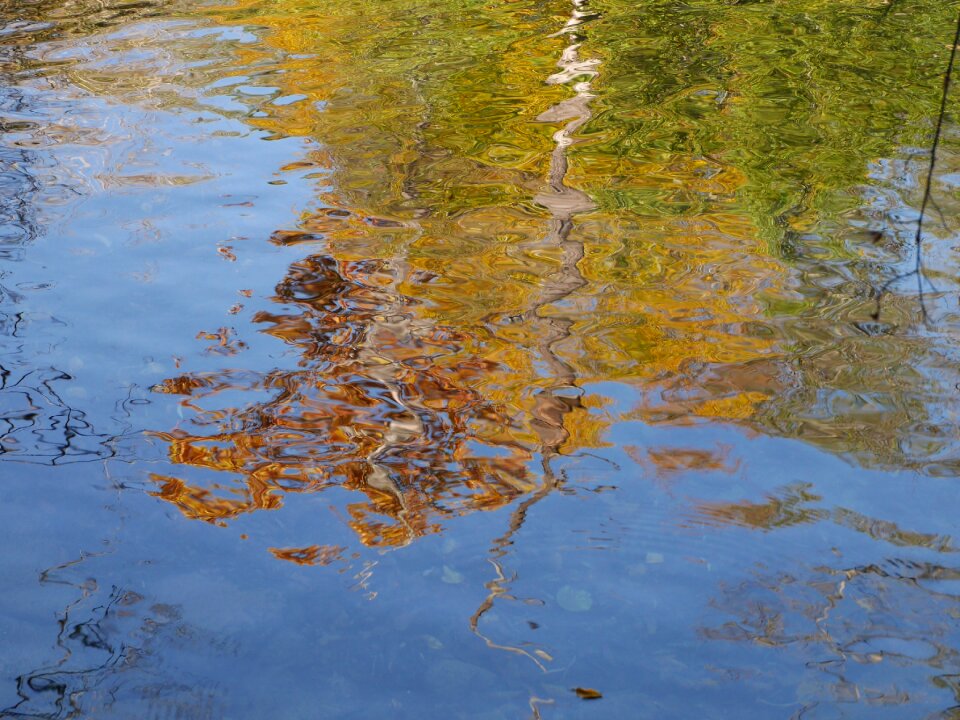 Fall water mirror
