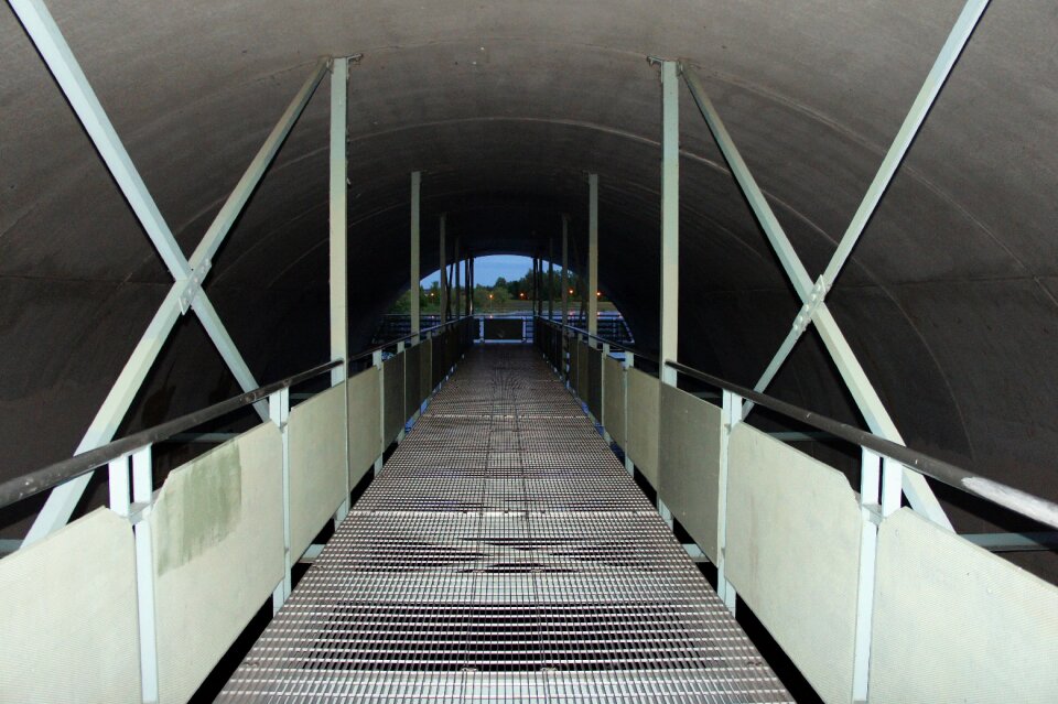 Structure passage city