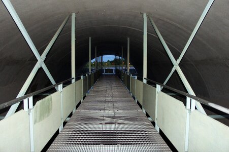 Structure passage city