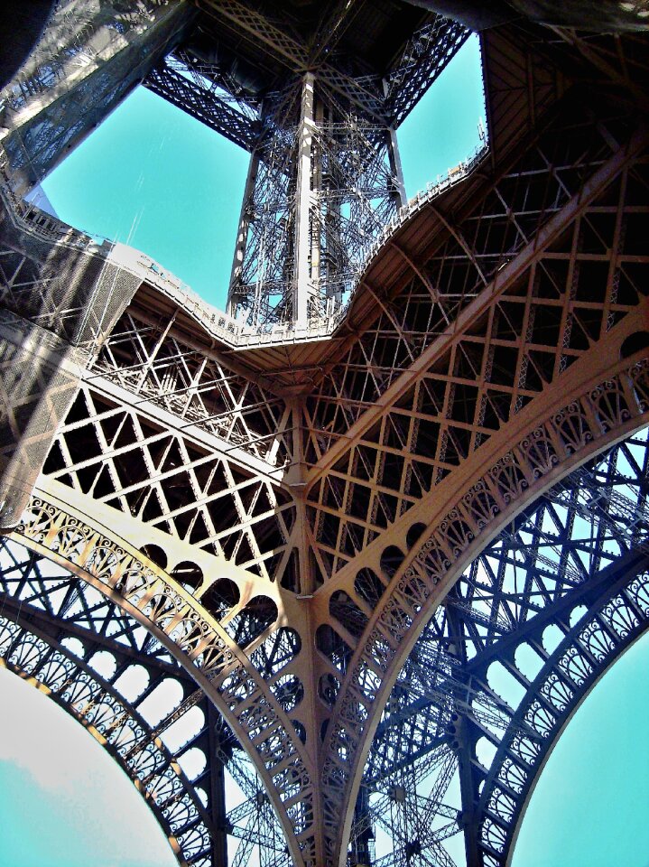 Steel monument architecture