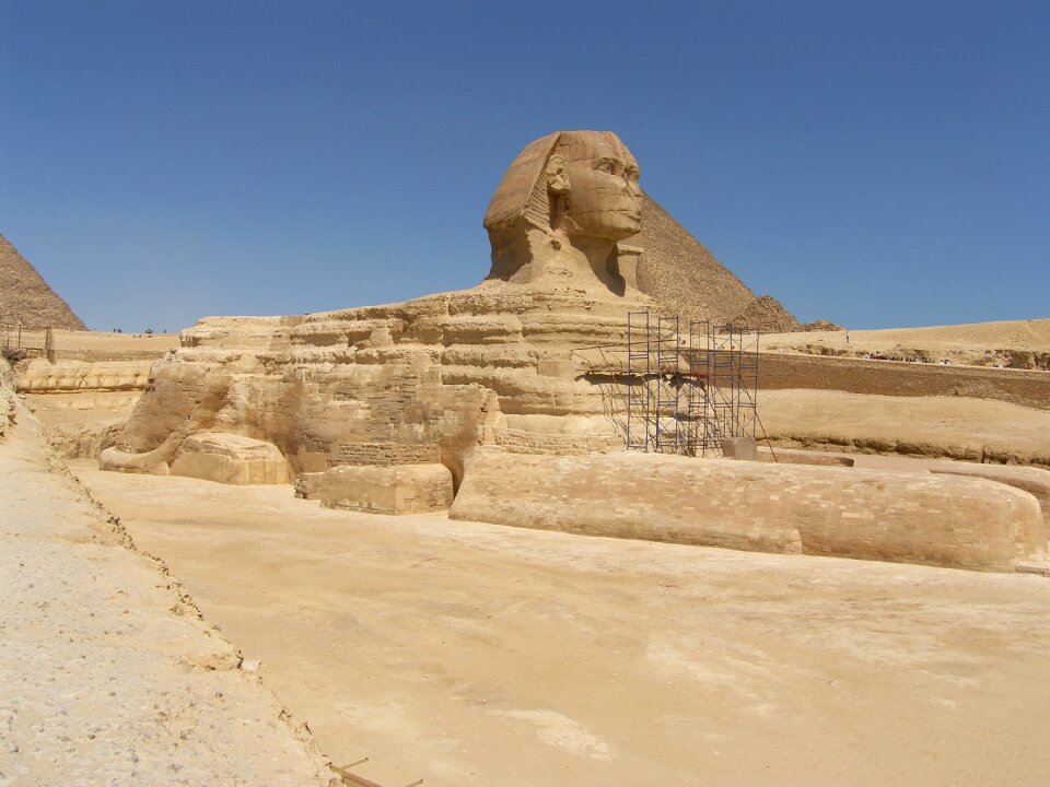 Motive pyramid sphinx