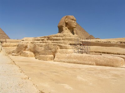 Motive pyramid sphinx