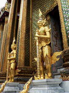Statues palace divinity