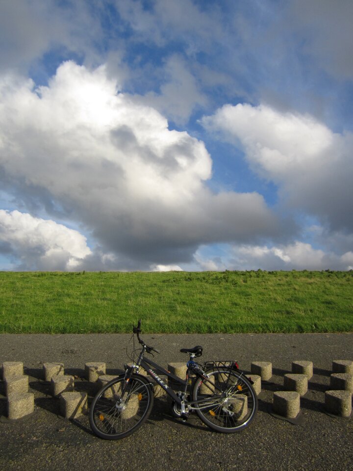 Dike bicycle tour break