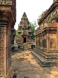 Banteay srei religion temple women