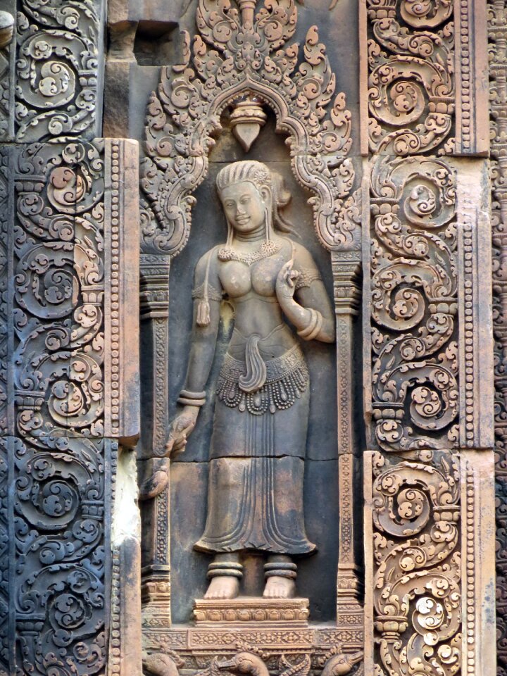 Temple women statues dancer