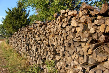 Wood woodpile heating