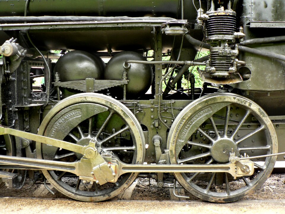 Rail transport wheel