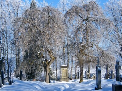 Graves snow high above jizerou