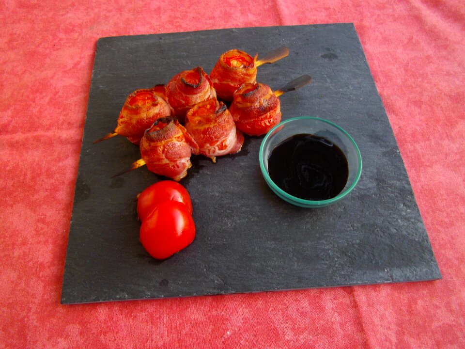 Kitchen brooch tomato