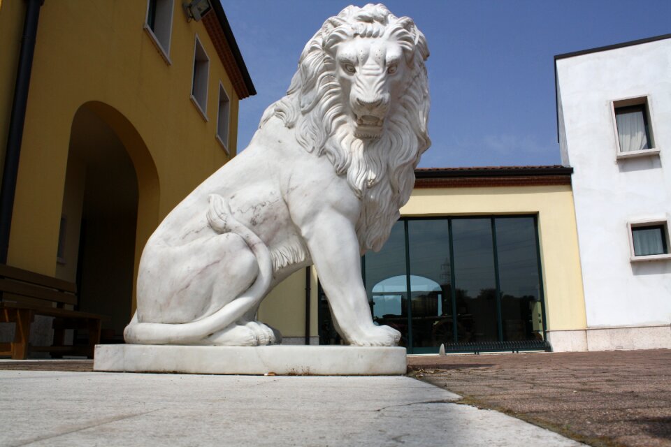 San leone lion statue
