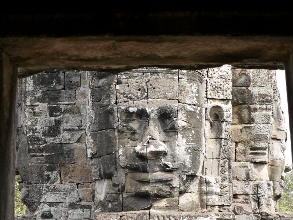 Bayon bayon temple ruins